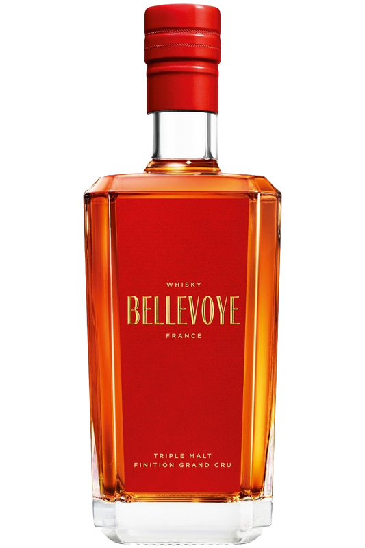 Imagem da garrafa de destilados Bellevoye Rouge Edition, com rótulo vermelho e design elegante.