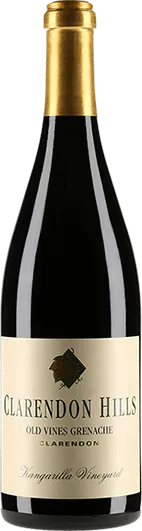 Taça de vinho Claredon Hills Old Vines Grenache, garrafa de vinho tinto do mundo, vista do rótulo na garrafeira.