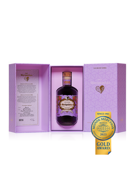 Licor Mariquinhas Reserva Barricas de Porto em garrafa de edição especial 2016 com rótulo elegante e detalhes dourados.