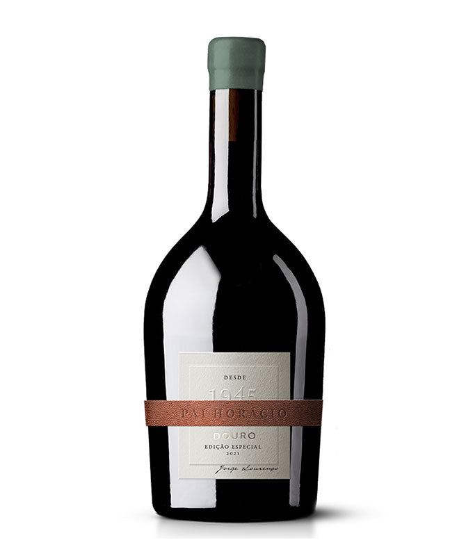Vinho Pai Horacio 1945 da ViniLourenço, garrafa de vinho tinto com rótulo clássico e envelhecimento tradicional.