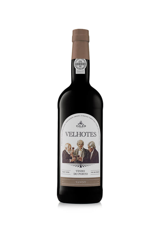 Garrafa de Vinho do Porto Velhotes Tawny da marca Sogevinus, com rótulo dourado e tampa dourada, em fundo neutro.