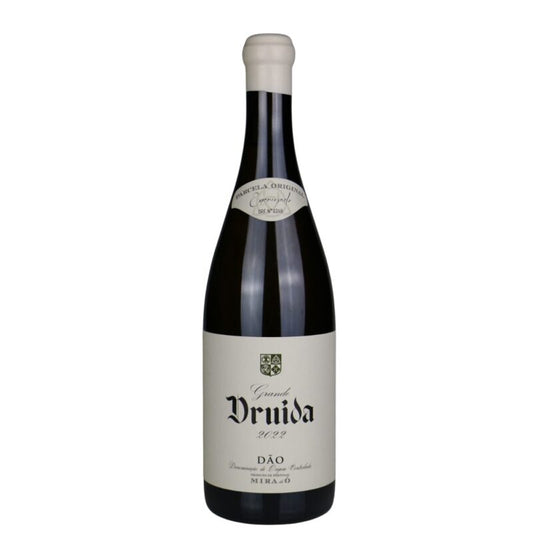Vinho branco Grande Druida Reserva 2022, garrafa com rótulo elegante, destaque para o produto em fundo neutro.