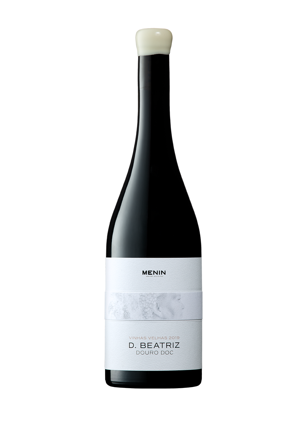 Vinho Menin D. Beatriz Vinhas Velhas, garrafa de vinho tinto com rótulo detalhado, em fundo neutro.
