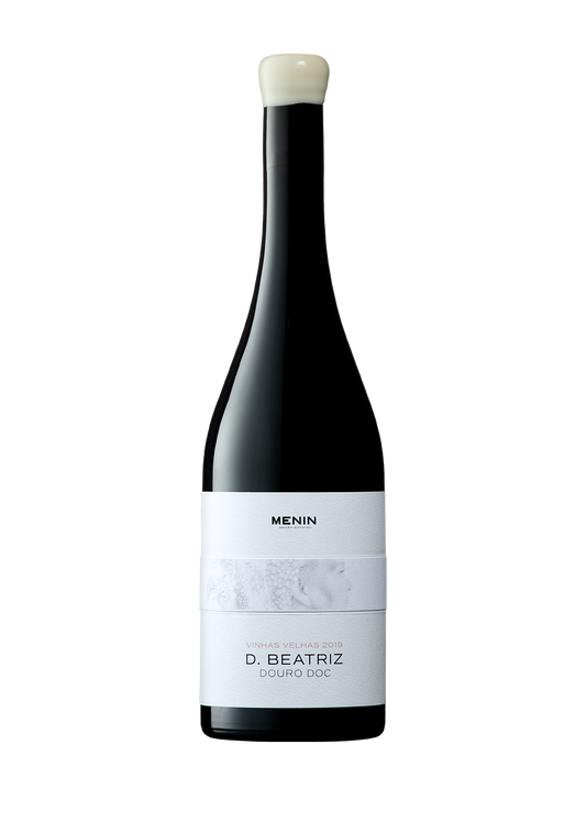 Vinho Menin D. Beatriz Vinhas Velhas, garrafa de vinho tinto com rótulo detalhado, em fundo neutro.