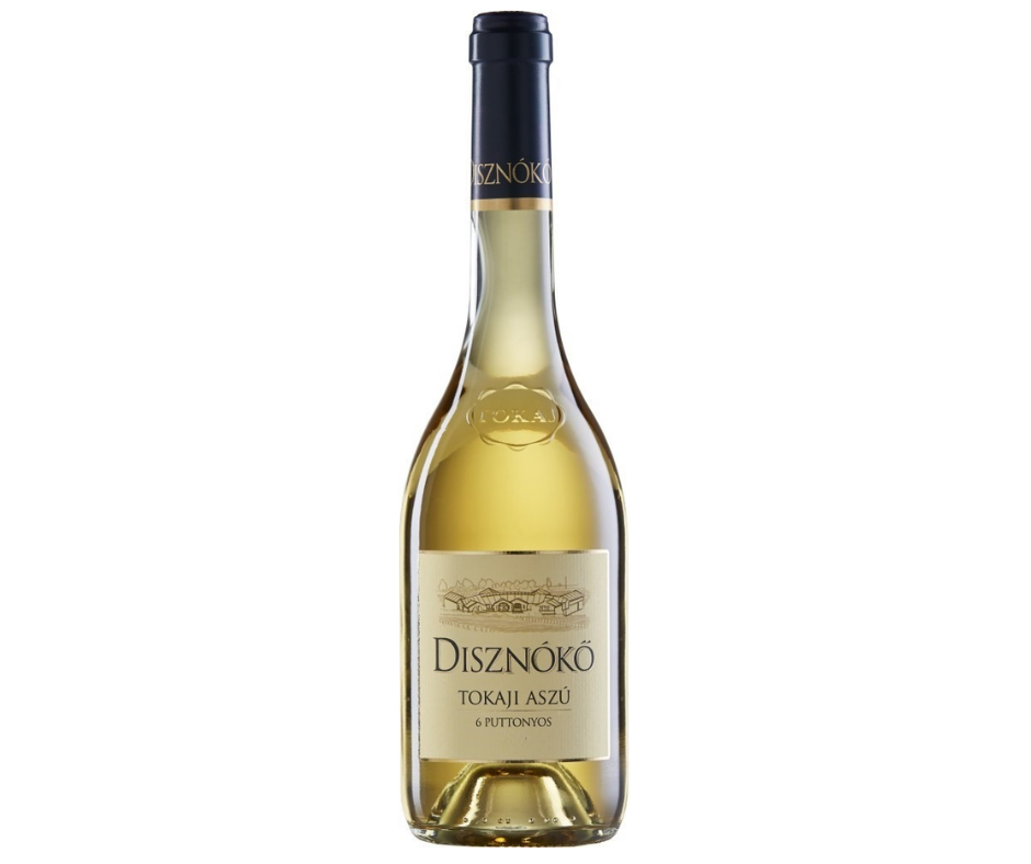 Vinho Tokaji Disznóko Aszu 6 Puttonyos na garrafa, com rótulo detalhado e fundo neutro, destaque para a bebida doce e aromática.