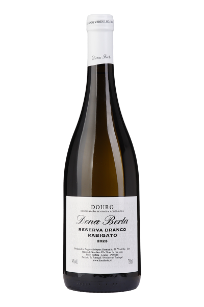 Vinho Dona Berta Branco Reserva Rabigato 2023, garrafa com rótulo branco e detalhes dourados, frente da garrafa.
