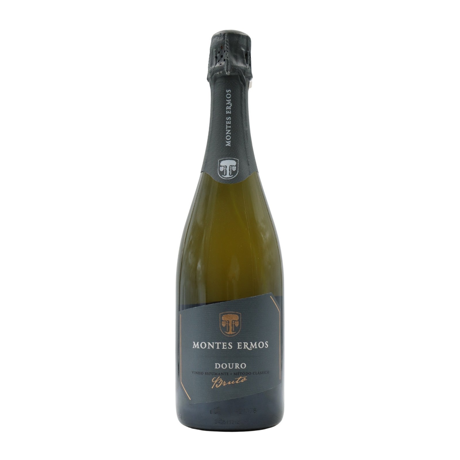 Espumante Montes Ermos Bruto com garrafa elegante e rótulo, destaque para a bebida espumante de celebração.