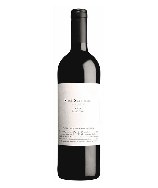 Vinho Post Scriptum da Symigton, garrafa de vinho tinto com rótulo detalhado, destacado em ambiente elegante.