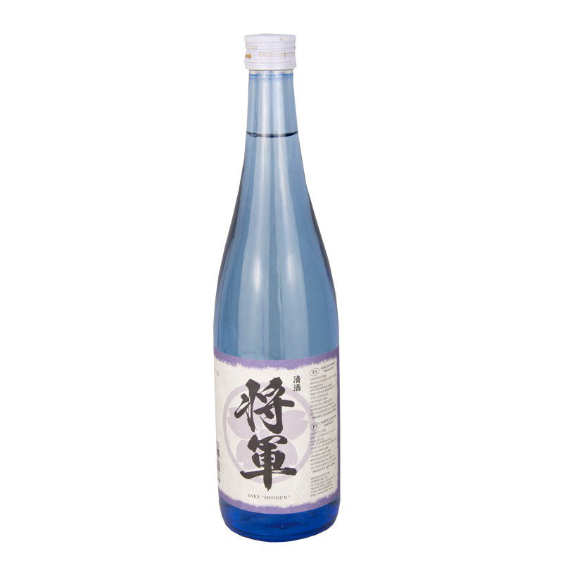 Sake Shogun, destilado de 720ml, em garrafa com rótulo elegante, destaque para a marca Shogun e embalagem de vidro transparente.