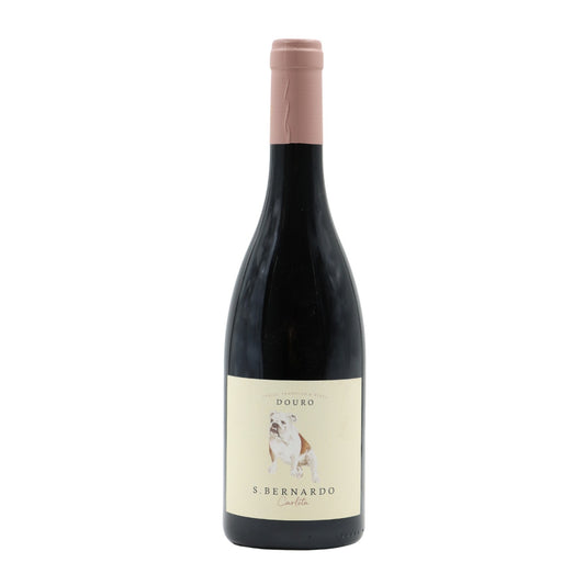 Taça de vinho tinto Quinta de São Bernardo Carlota 2015, garrafa de vinho tinto de produção portuguesa.