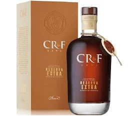 Aguardente C.R.F. Extra Reserva, destilado de alta qualidade, garrafa elegante com rótulo detalhado, vista frontal.