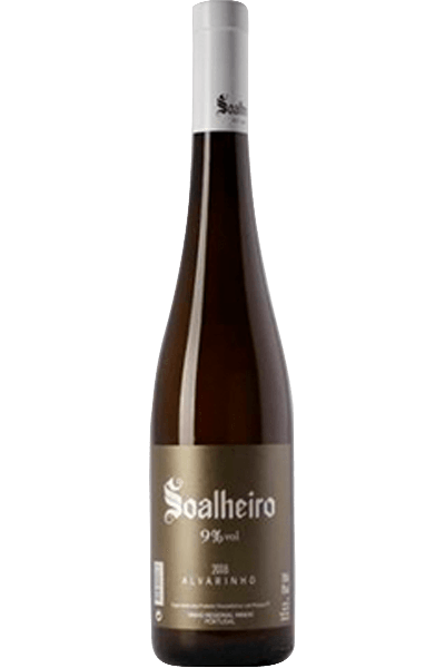 Vinho branco Soalheiro Docil 9% de Alvarinho, garrafa com rótulo branco, destaque na imagem.